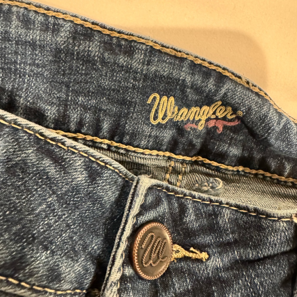 Wrangler Classic Blue Women's Jeans - Picture 5 of 6
